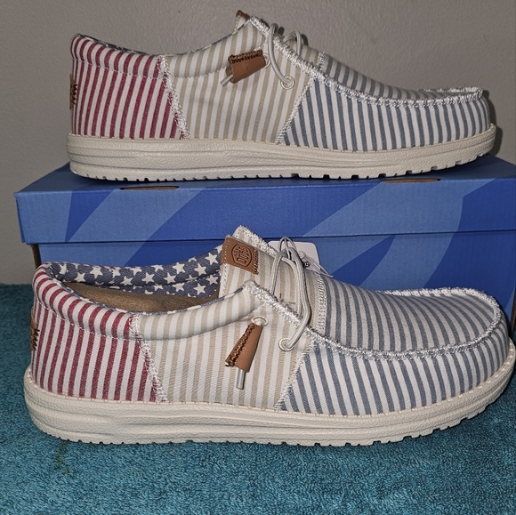 Hey Dude Wally Tri Seersucker Blue Red Slip-On Casual Shoes Men's Size 12 - Picture 2 of 6